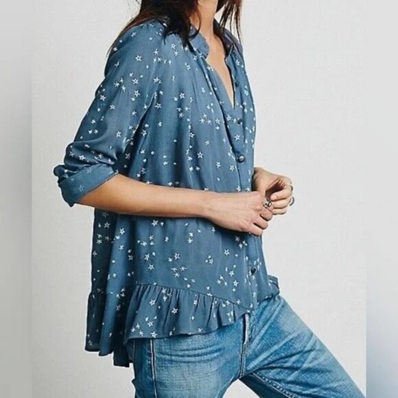 Free People Tops - Free People Women's Star Print Crinkle Ruffle Long Sleeve Top in Blue - Sz S